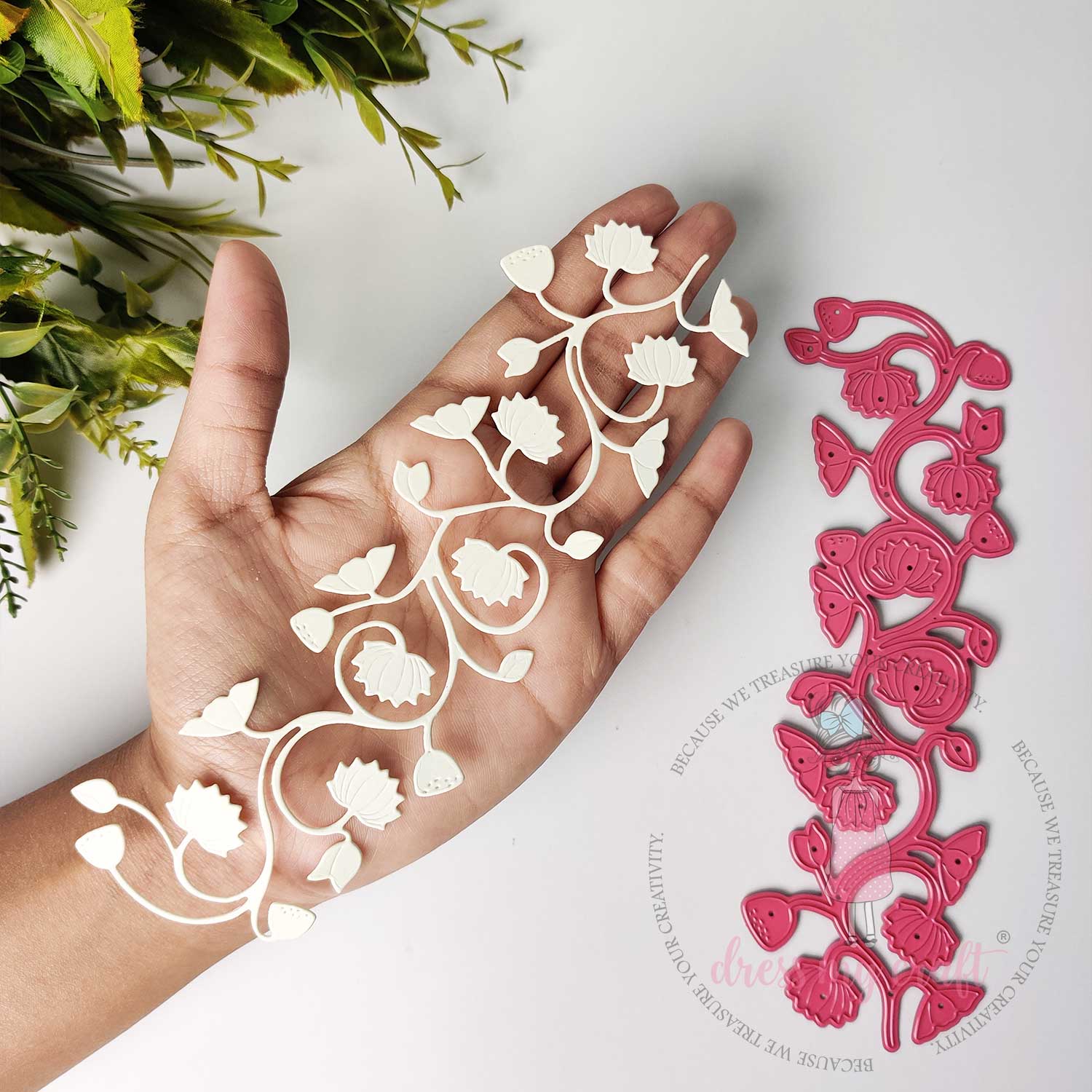 Dress My Craft - Floral Lotus Vine - Border Die