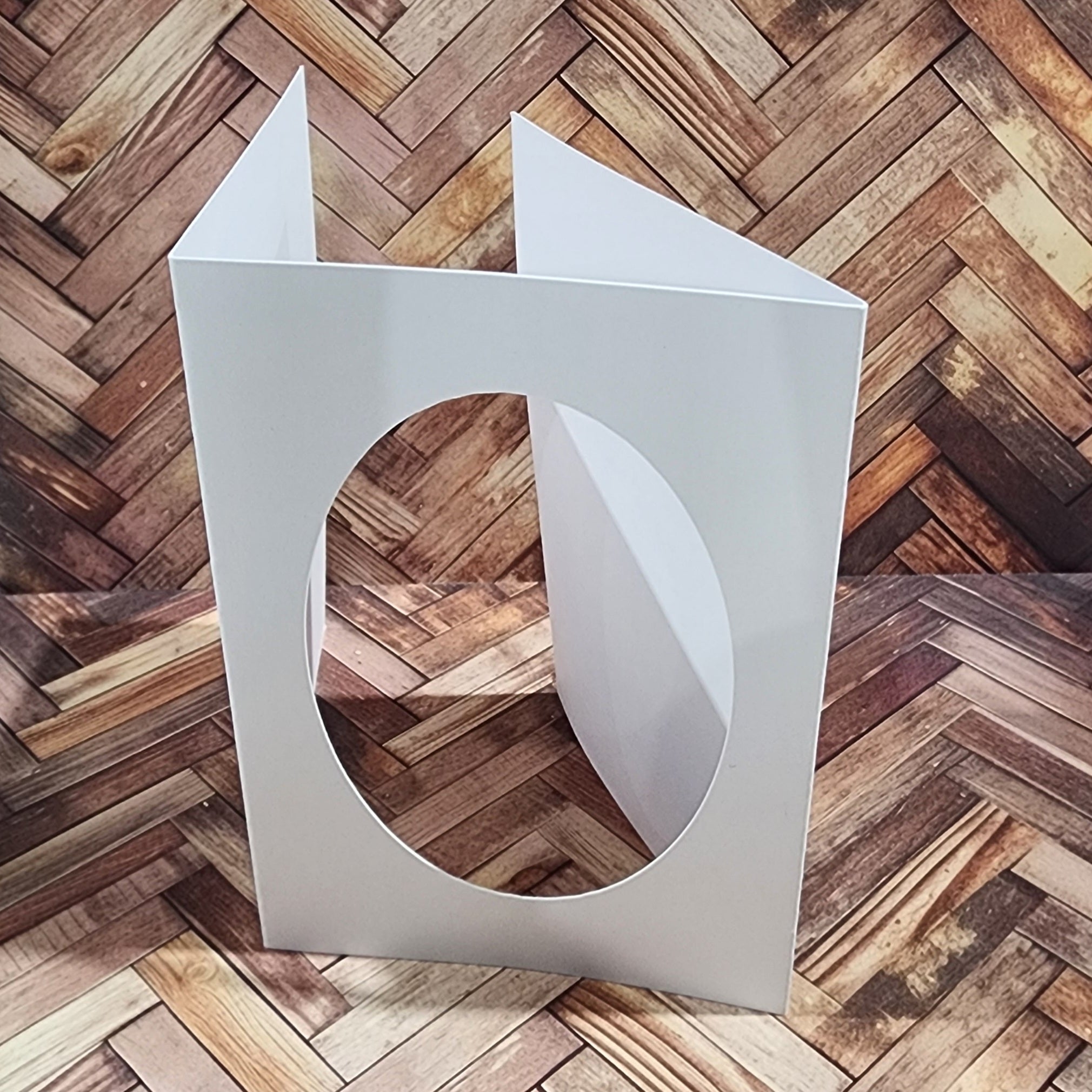 Oval Window Tri Fold White Card Bases - 105 x 148mm - 10 pieces 34599