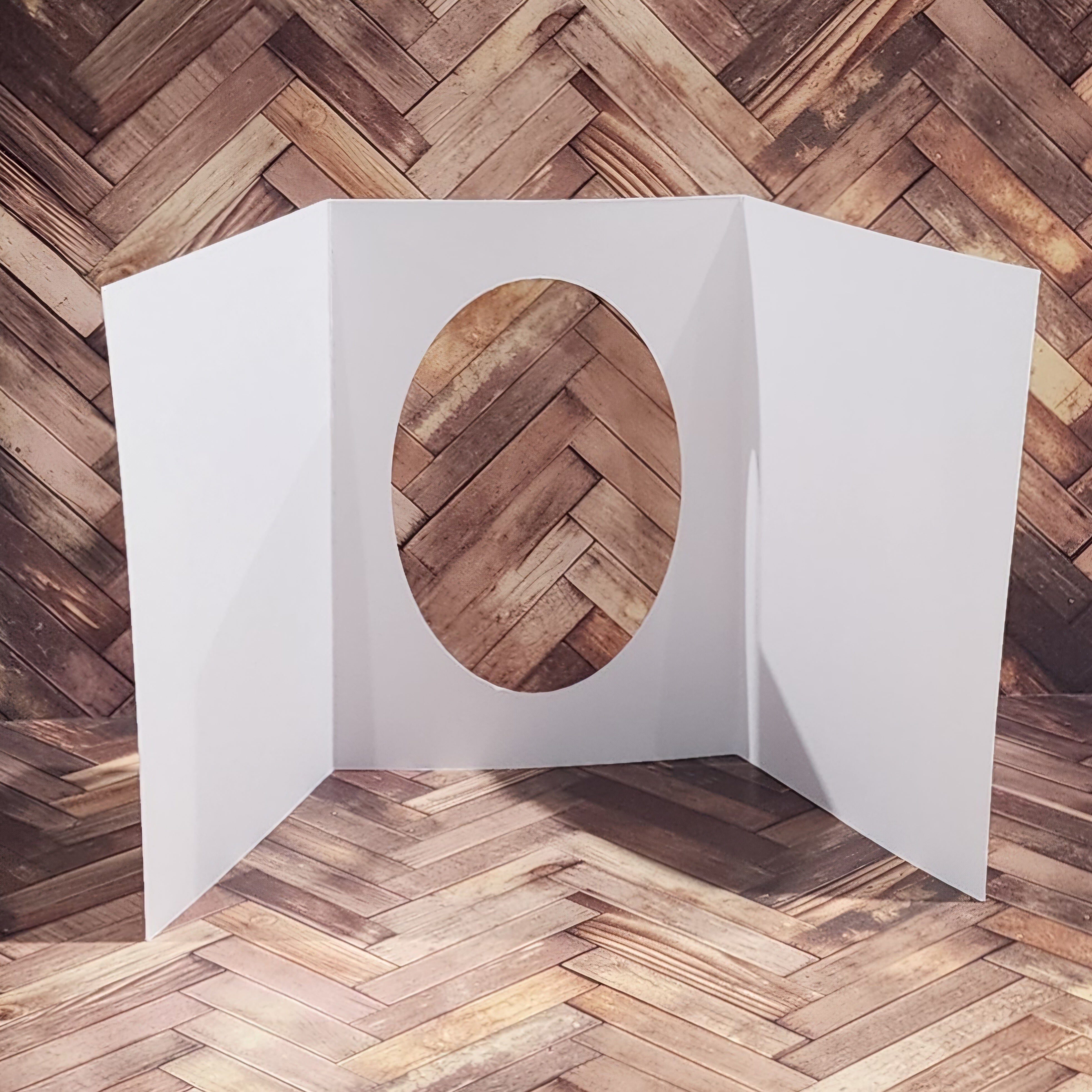 Oval Window Tri Fold White Card Bases - 105 x 148mm - 10 pieces 34599